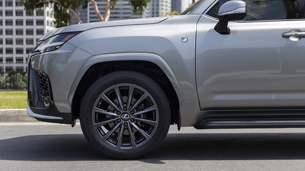 Lexus LX 600