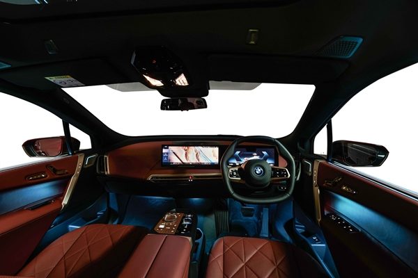 BMW iX 