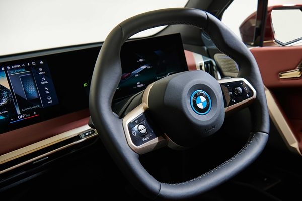 BMW iX 