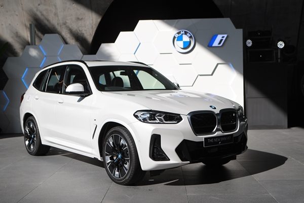 BMW iX3