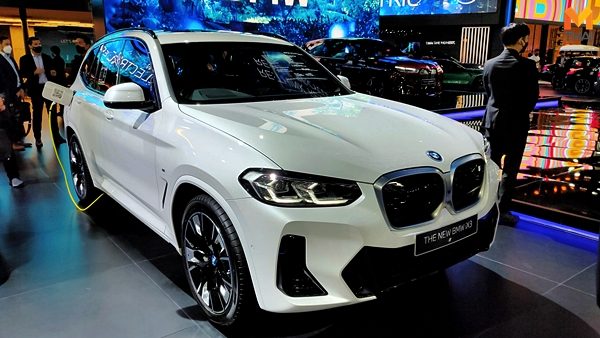  BMW iX3
