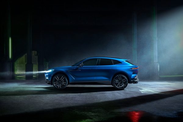 Aston Martin DBX707 01