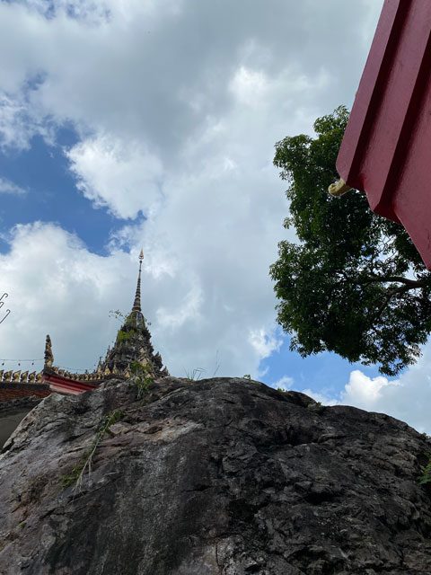 วัดเขาชะโงก