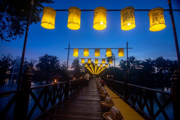 ใส่บาตรสะพานบุญ