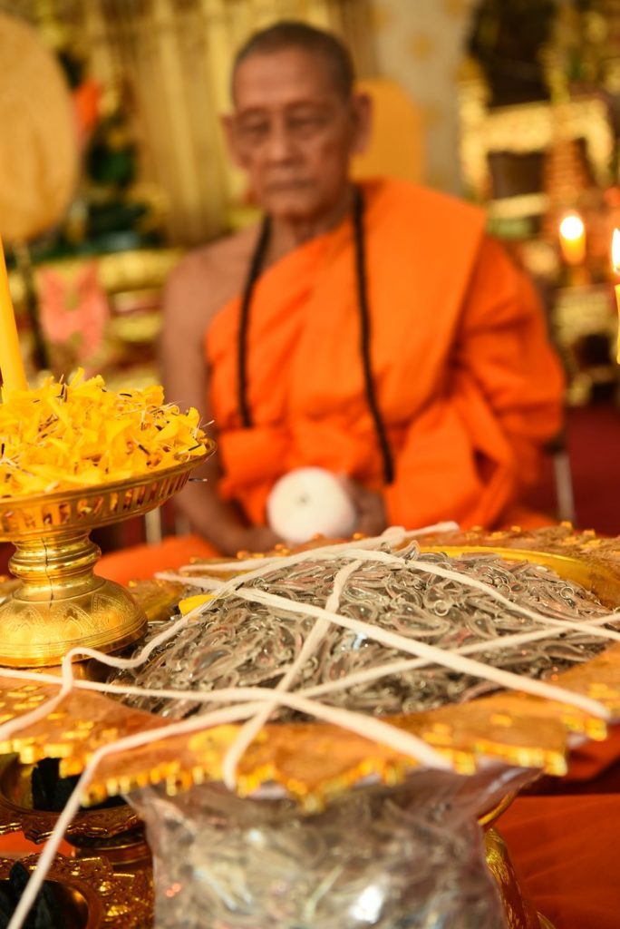 เขี้ยวพญานาค พระจันทร์เสี้ยว เนื้อชนวนเหล็กไหล