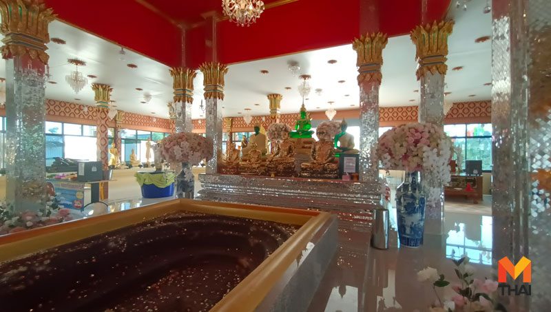 รอยพระพุทธบาทจำลอง