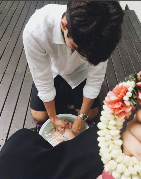 ล้างเท้าพ่อแม่