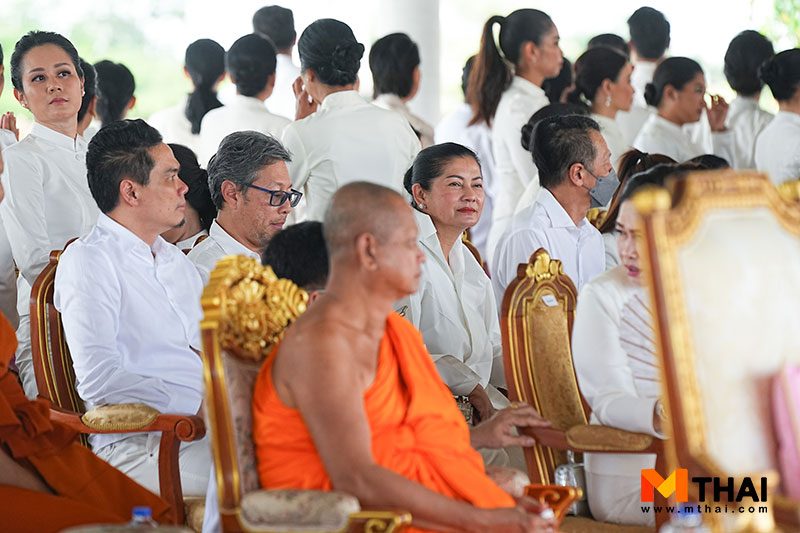 ผู้มาเข้าร่วมพิธี