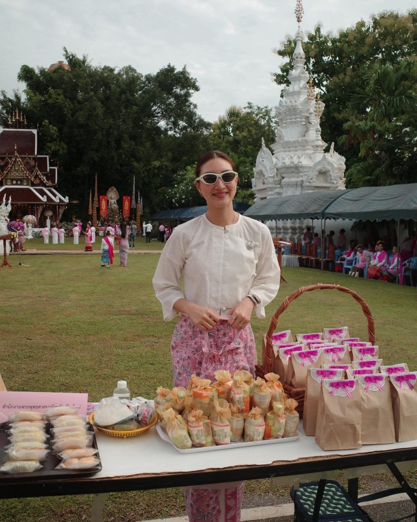 แพนเค้ก ร่วมทำบุญตักบาตร ครบรอบ 150 ปี วันประสูติเจ้าดารารัศมี