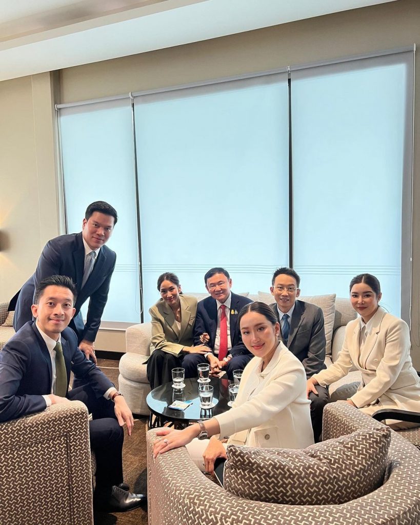 ภาพทักษิณ ชินวัตร พร้อมหน้าหร้อมตากับลูกๆ ในประเทศไทย 