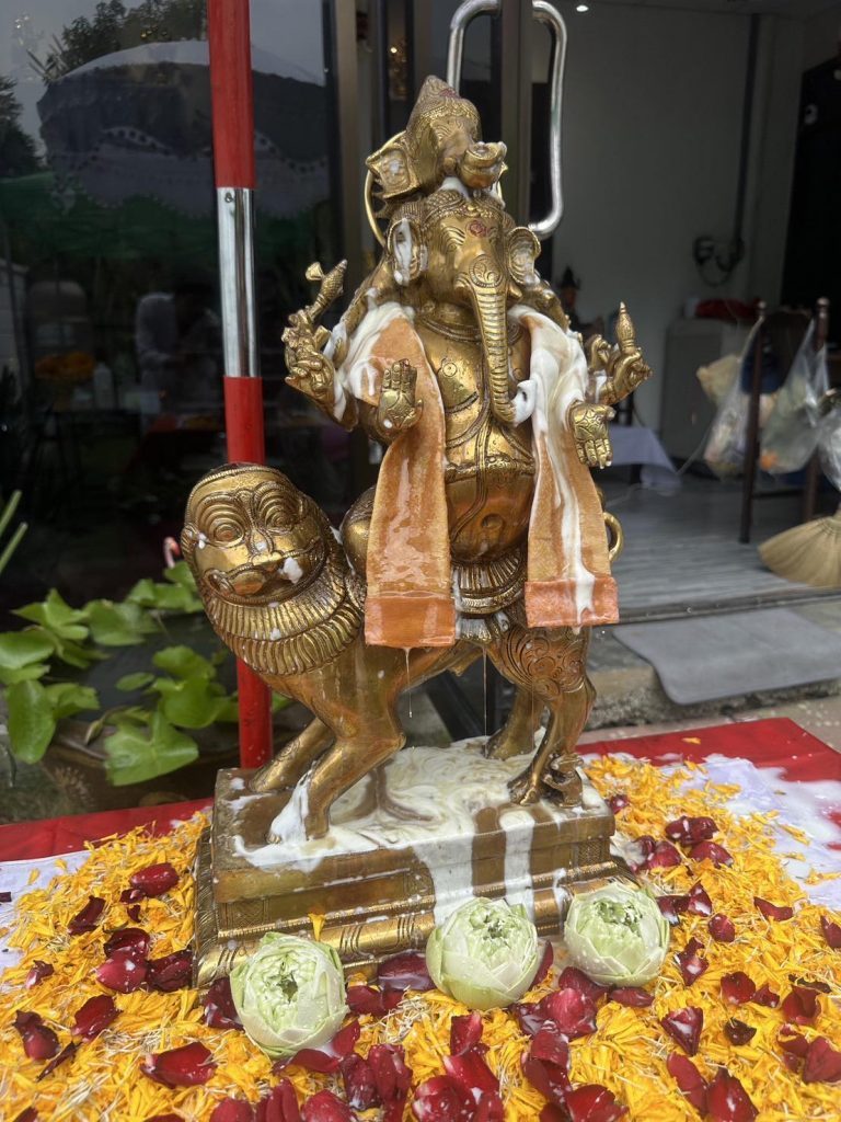 วิธีสรงน้ำปัญจอมฤต พระพิฆเนศ