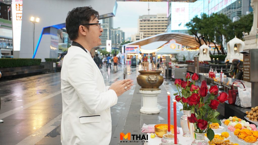 อ.มิก พชร ทูตเทวะ ทำพิธีบวงสรวงวอลเปเปอร์เอ็มไทย