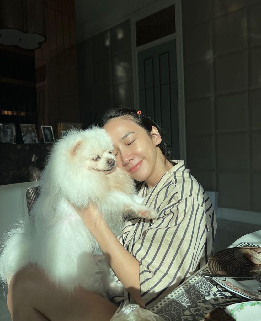 อั้ม พัชราภากับน้องหมาที่รัก