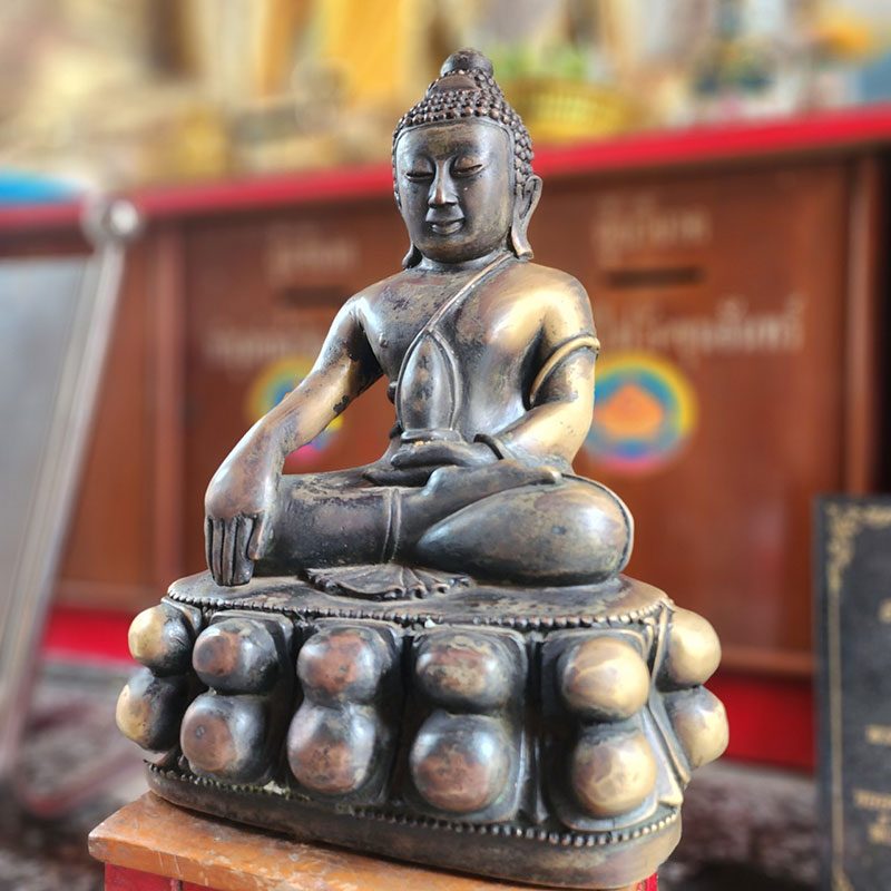 องค์พระเสี่ยงทาย