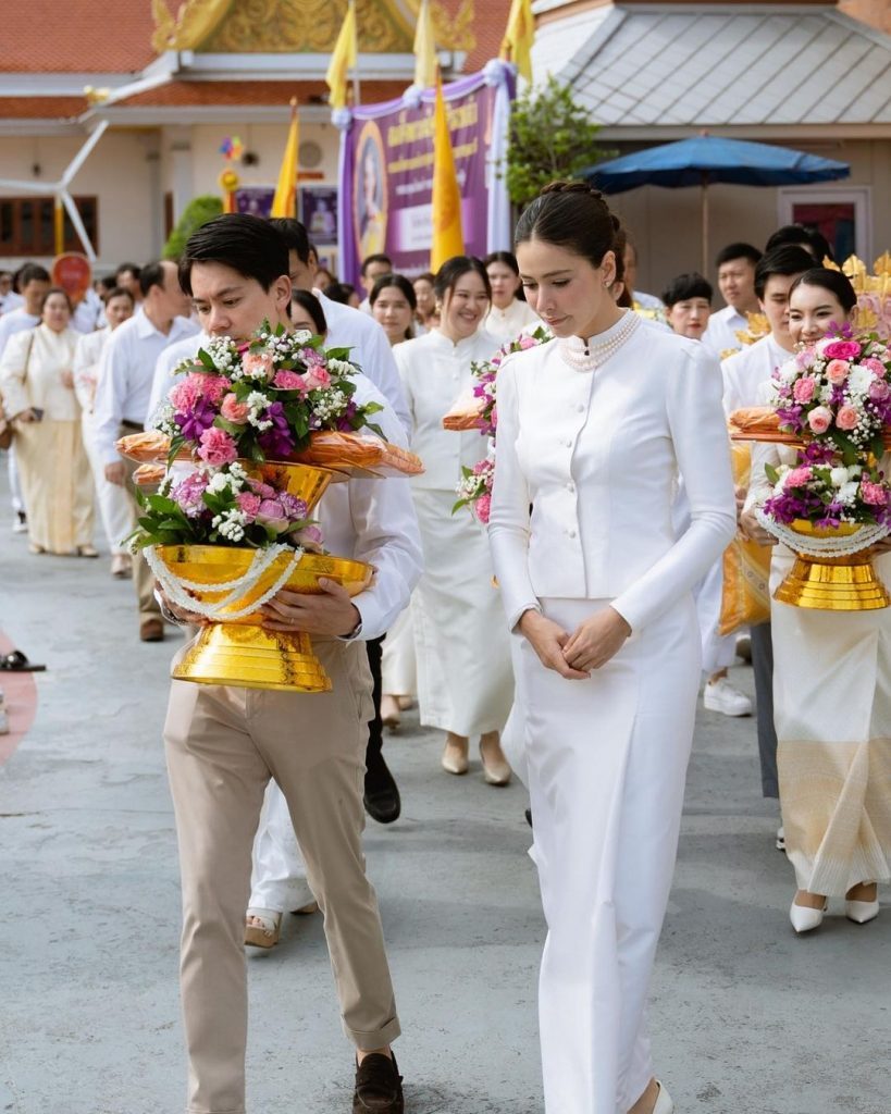 ศรีริต้า-กรณ์ ทำบุญทอดกฐินพระราชทาน ณ วัดเทพนิมิตต์