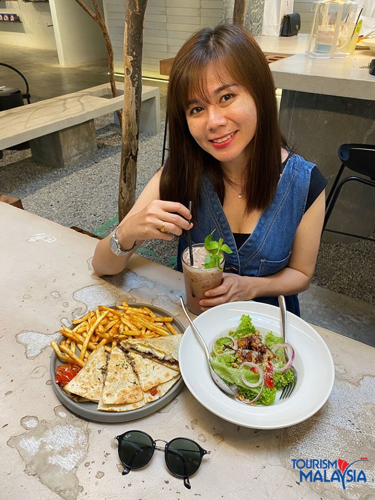 คาเฟ่ลับ