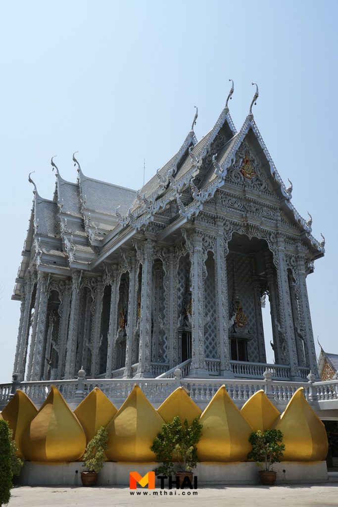 อุโบสถสีเงิน