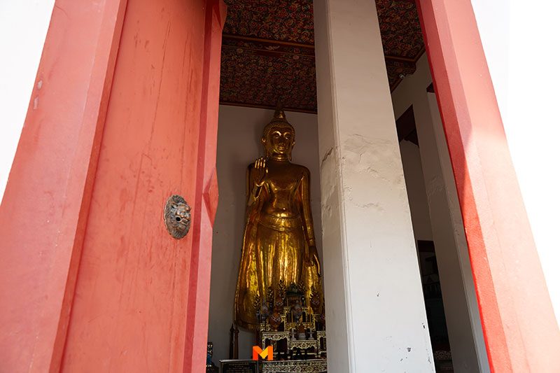 พระยืน
