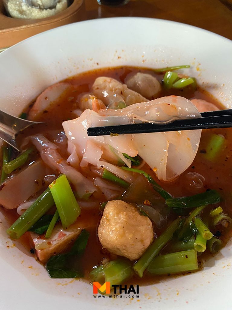 เส้นใหญ่