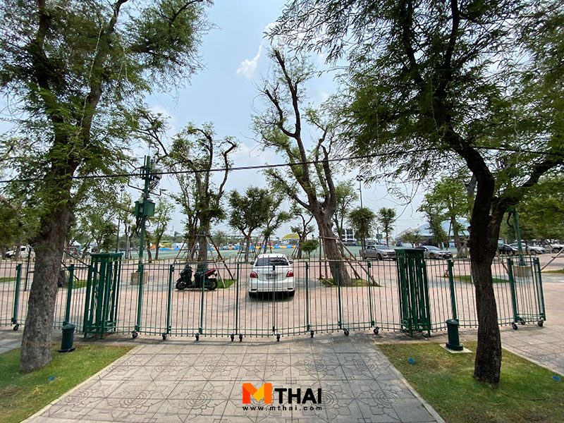 ที่จอดรถ สนามหลวง