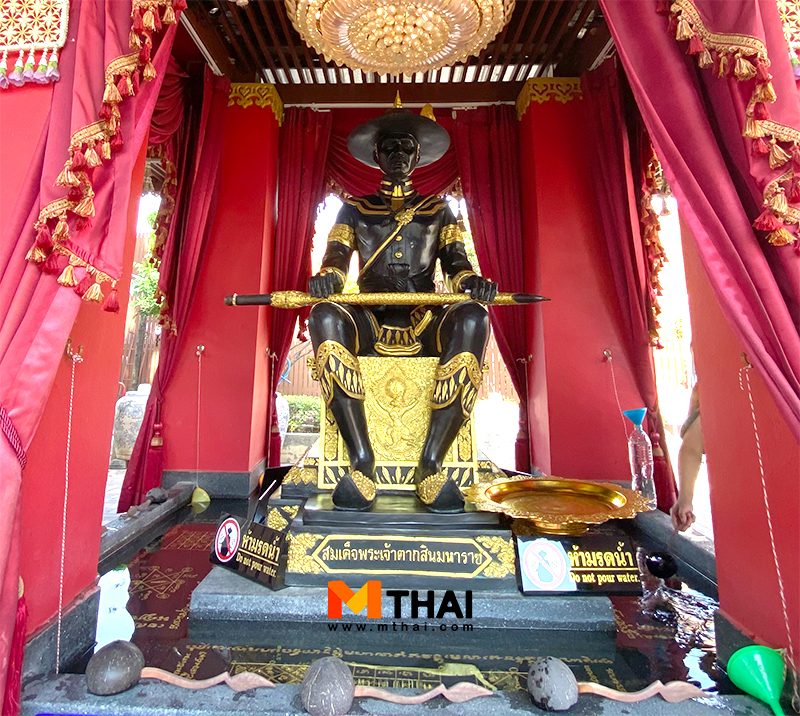 สระน้ำมนต์วัดหงส์รัตนาราม