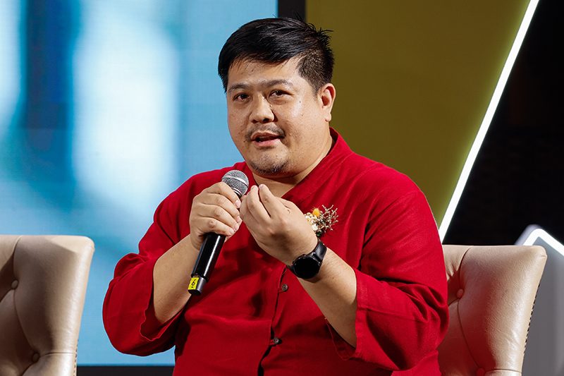 ครูธีรัช ลอมศรี