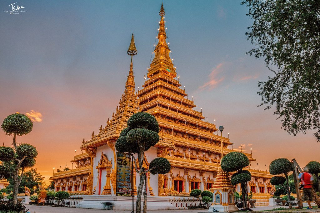 พระมหาธาตุแก่นนคร