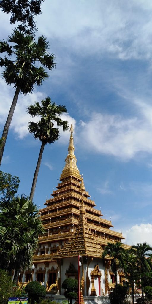 พระมหาธาตุแก่นนคร‎