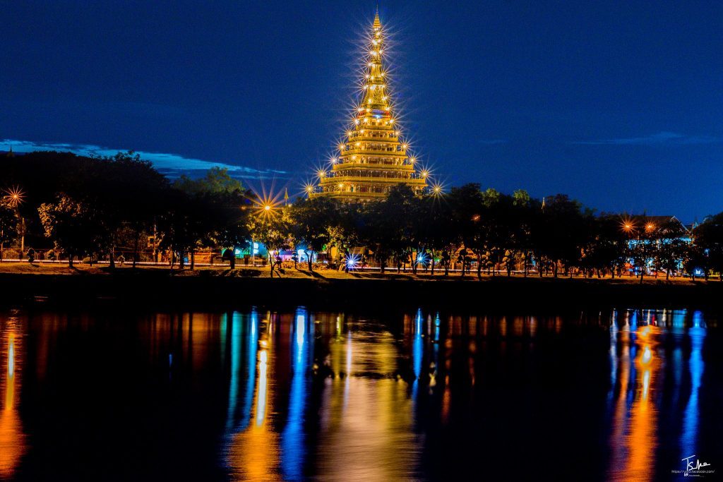 พระมหาธาตุแก่นนคร
