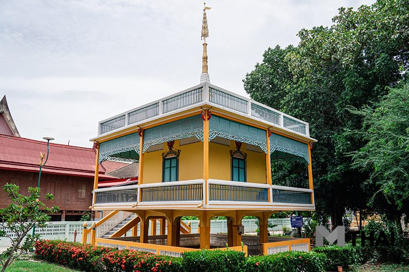 หอไตร