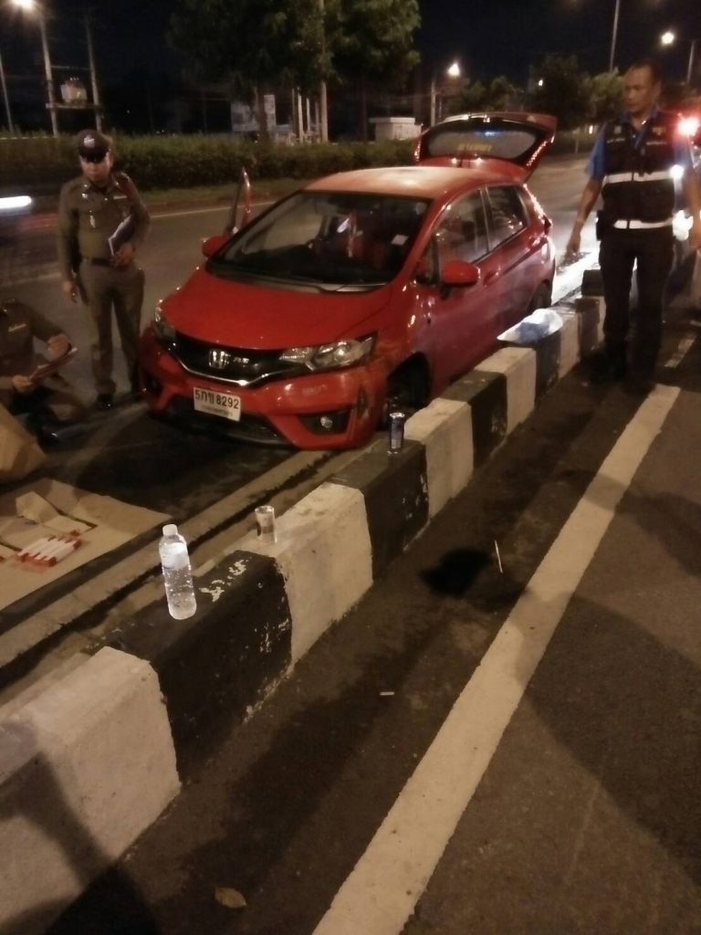 รถแจ๊สแหกด่านตรวจ