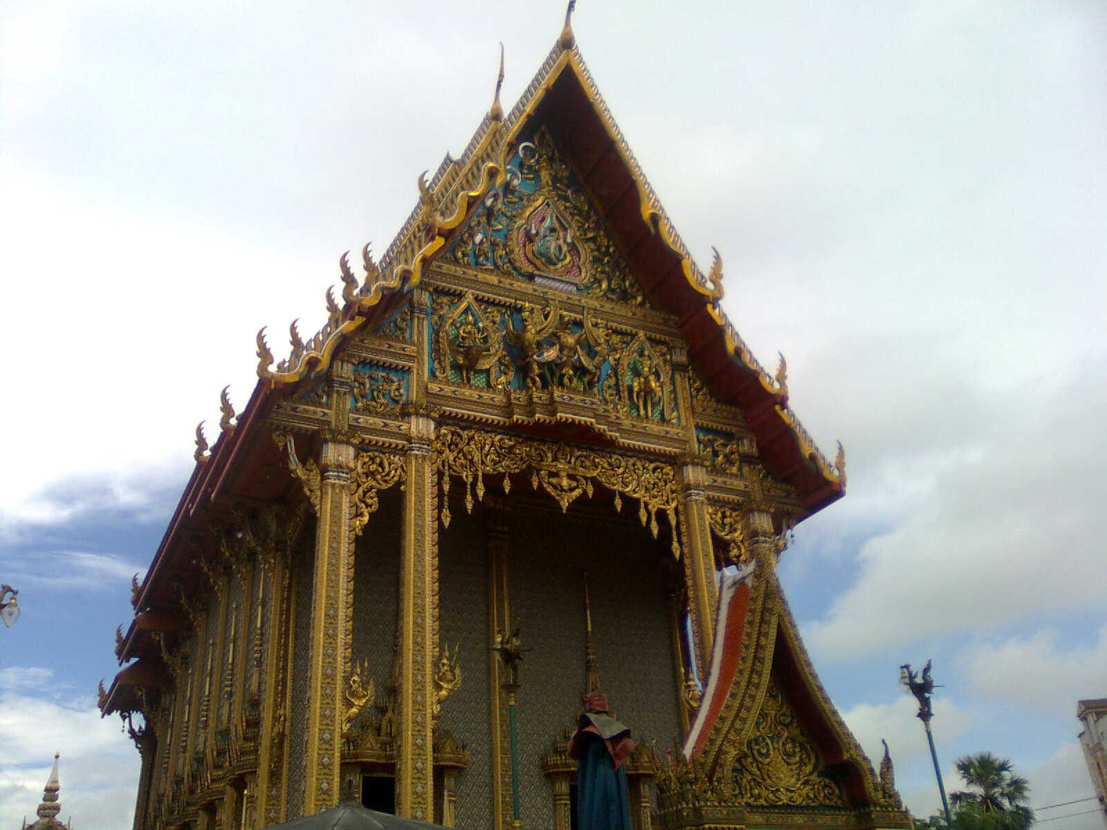 วัดท่าพระ ขอบคุณภาพ https://oonsura.wordpress.com/2010/08/15/wathaphraandsteak/