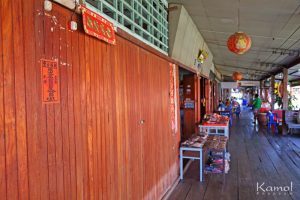 ตลาดน้ำเหล่าตั๊กลัก