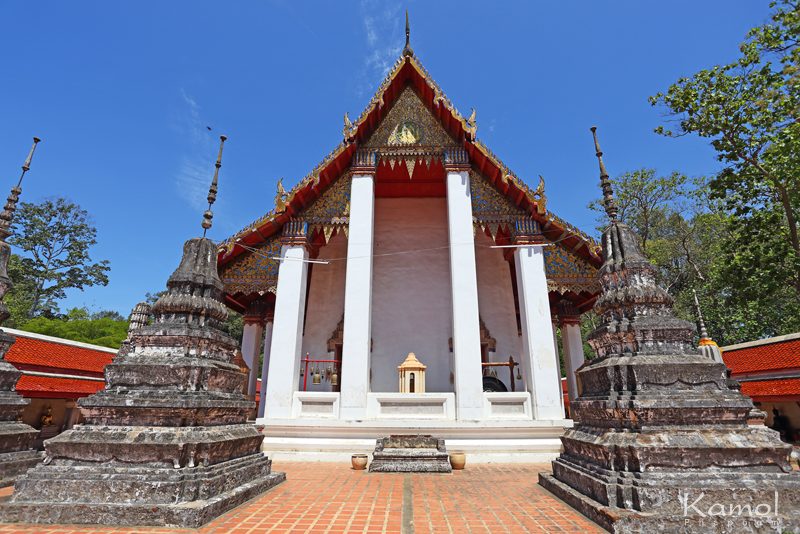 ชมการแสดงเชิดหนังใหญ่ที่ "วัดขนอน"