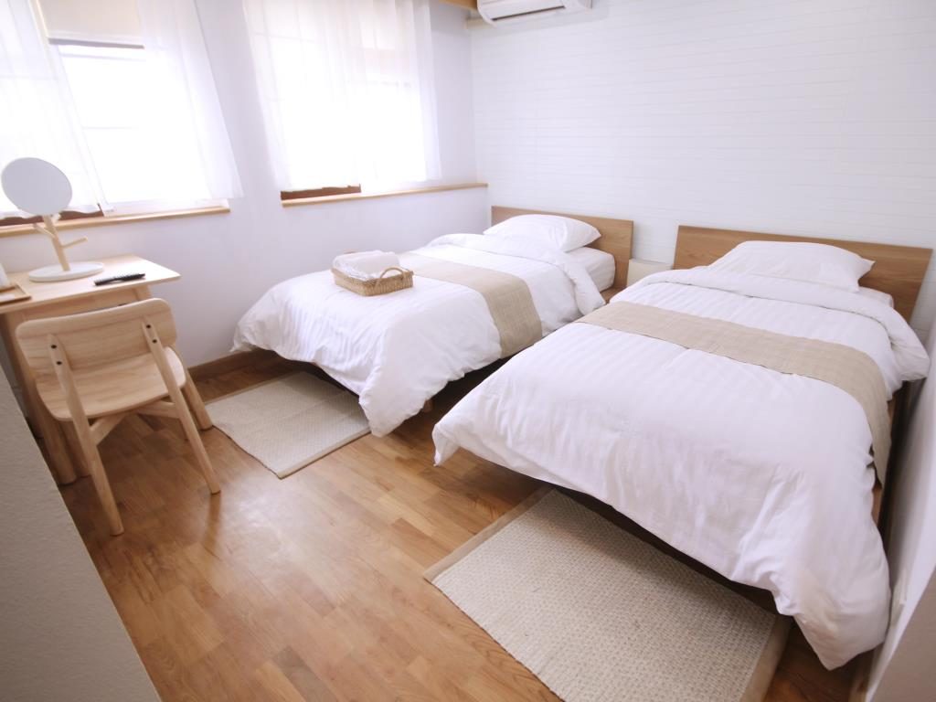 Eat Sleep Cafe & Bed