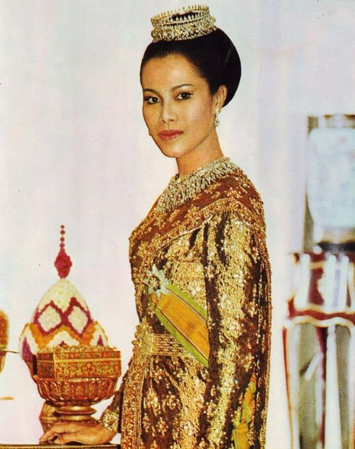ชุดไทยศิวาลัย