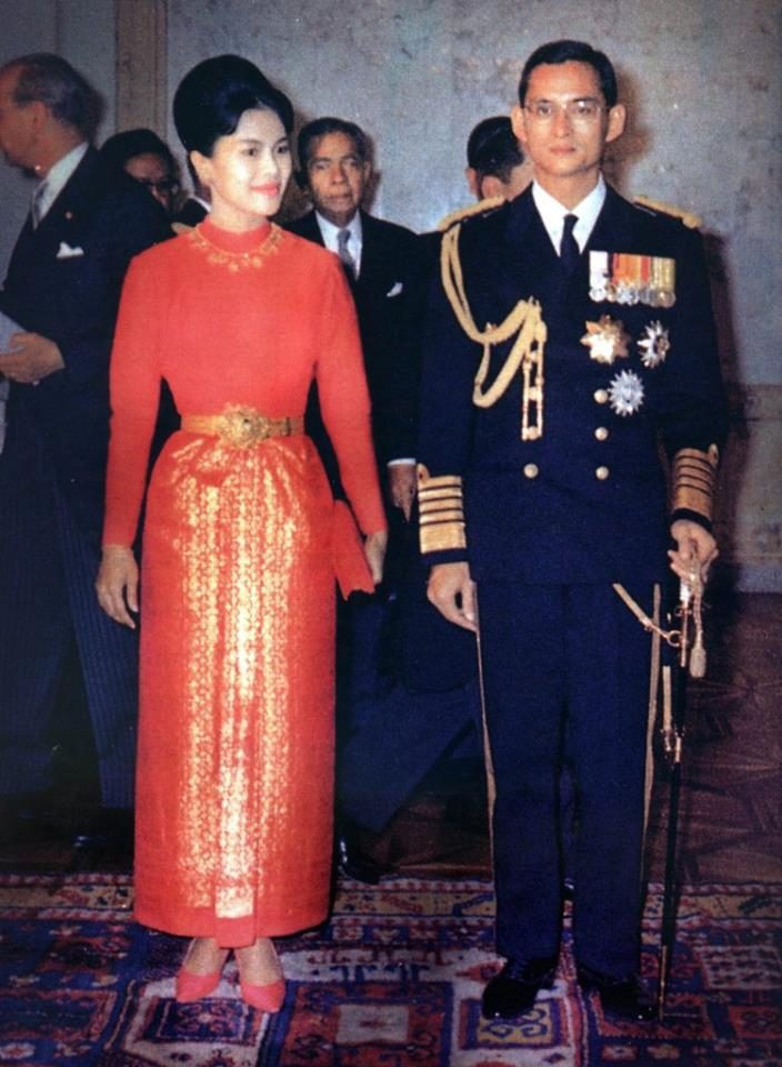 ชุดไทยบรมพิมาน