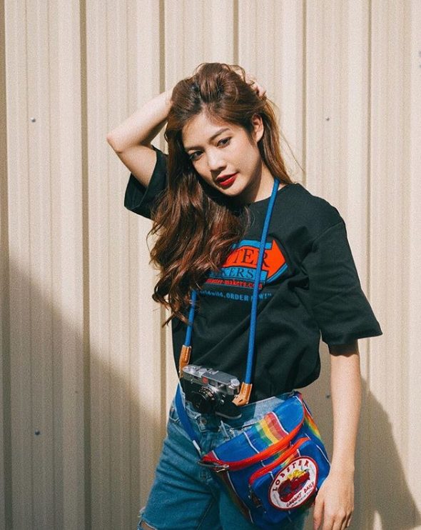 เสื้อยืดกางเกงยีนส์ 