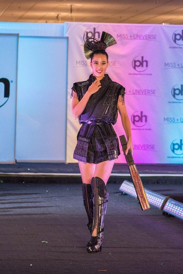 ชุดประจำชาติ มิสยูนิเวิร์สญี่ปุ่น
