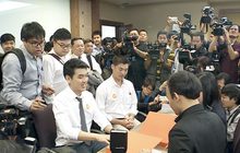 “ธนาธร”  ยื่นตั้งพรรค “อนาคตใหม่”