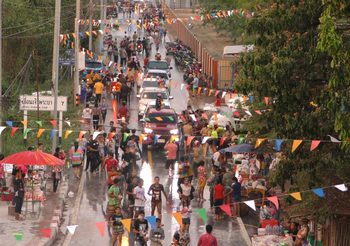 ถนนข้าวโพดชัยนาท คนลดฮวบ หลังผวจ.สั่งห้ามรถยนต์เข้าโซนสาดน้ำ