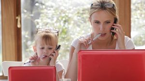 ผลการศึกษาชี้!!! คุณแม่ที่ทำงานนอกบ้านนั้นดี กับ ลูกสาว