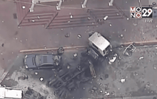 รถขยะตกสะพานในสหรัฐฯ คนขับรอดปาฏิหารย์