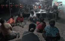 ชาวเลหาดราไวย์นอนเฝ้าทางเข้าที่ดินพิพาท