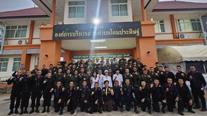 “ปิ๋ม ซีโฟร์-ต่าย สายธาร” นำทีมดารา มอบเสียงเพลง สร้างความสุข ให้ทหารช่องบก