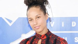 อลิเชีย คียส์ ผู้เปิดตำนาน หน้าสดเดินพรมแดง เลิกแต่งหน้ามามองความงามที่แท้จริง!