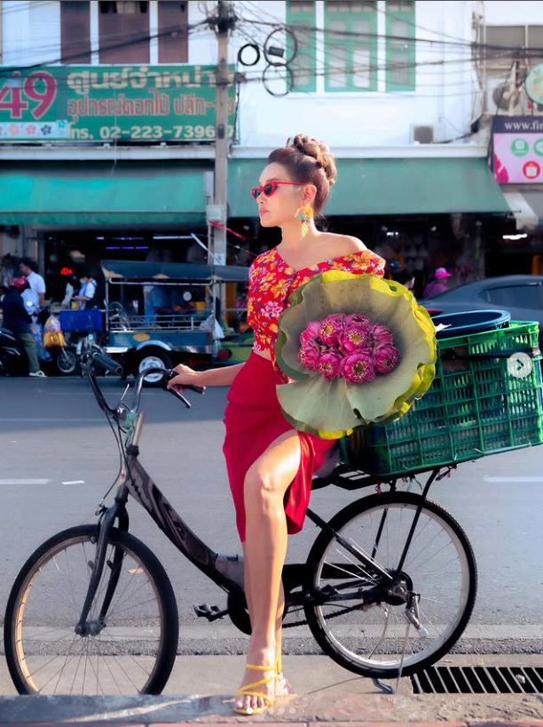 หญิง รฐา