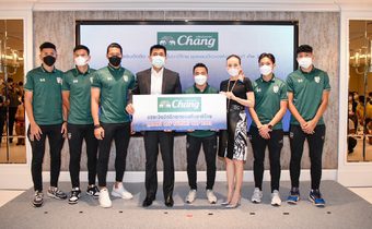 “เครื่องดื่มตราช้าง” ร่วมยินดี “ทัพช้างศึก” มอบเงินสนับสนุน 1 ล้านบาท ฉลองแชมป์ซูซูกิคัพ