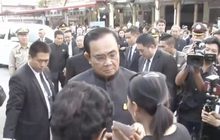 นายกฯ ร่วมเคารพศพผู้เสียชีวิตที่โคราช