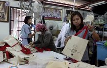 กลุ่มชาวบ้านพิษณุโลกเร่งผลิตถุงผ้ารับออร์เดอร์เพิ่ม